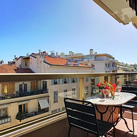 Nestor&jeeves - La Nissarde Terrasse - Center *